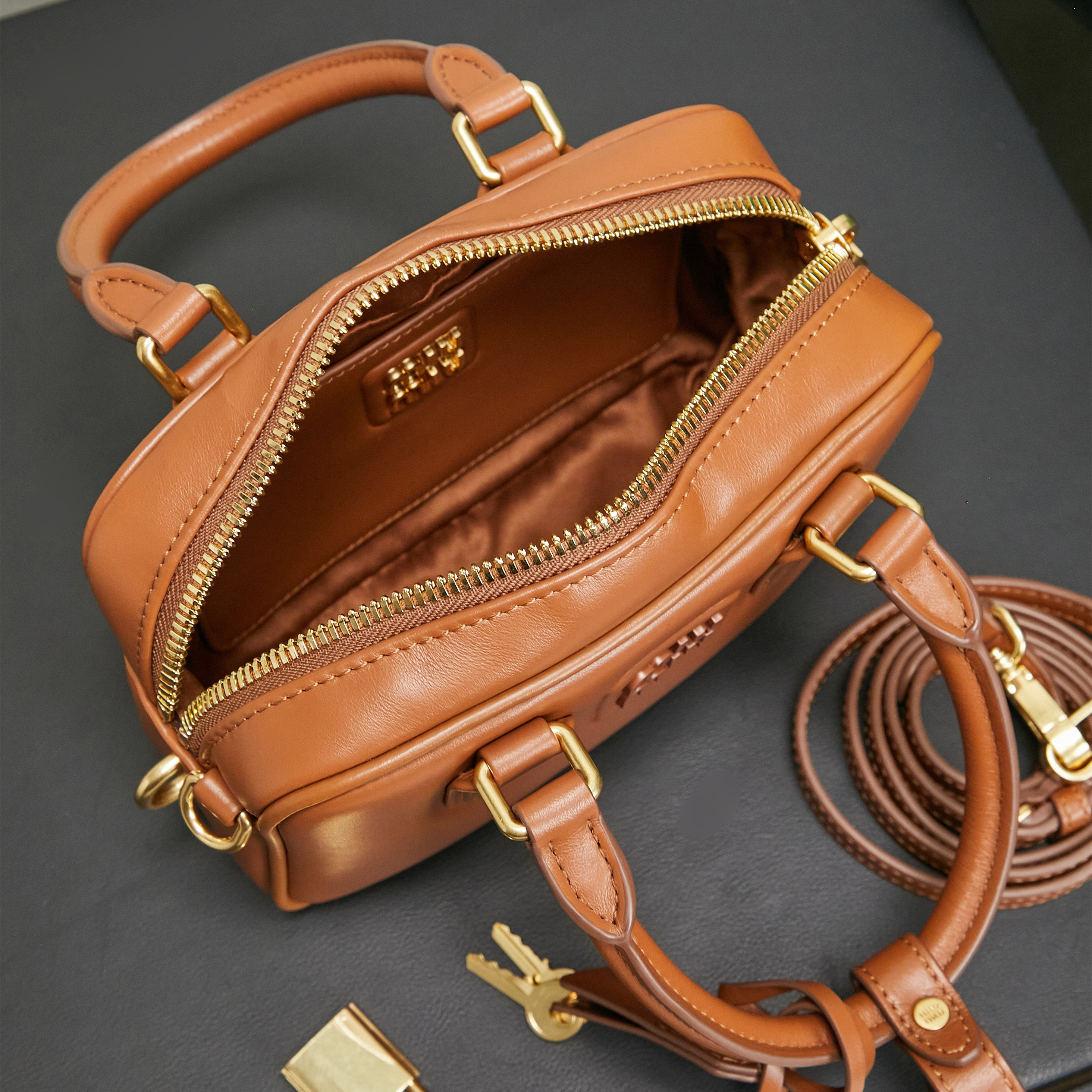 高仿miumiu*Arcadie系列5BB123牛皮單肩包幹邑色mini純原版本