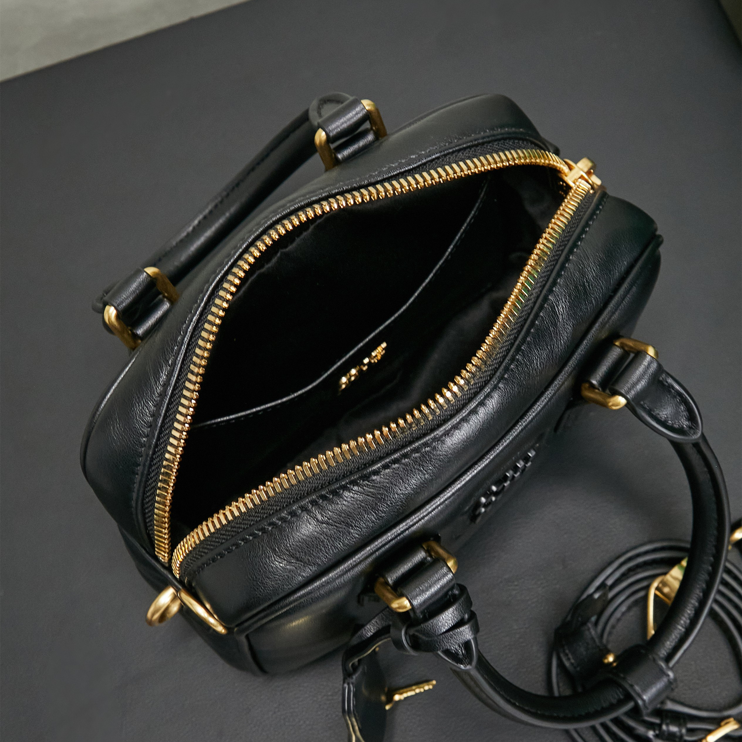 高仿miumiu*Arcadie系列5BB123牛皮單肩包黑色mini純原版本