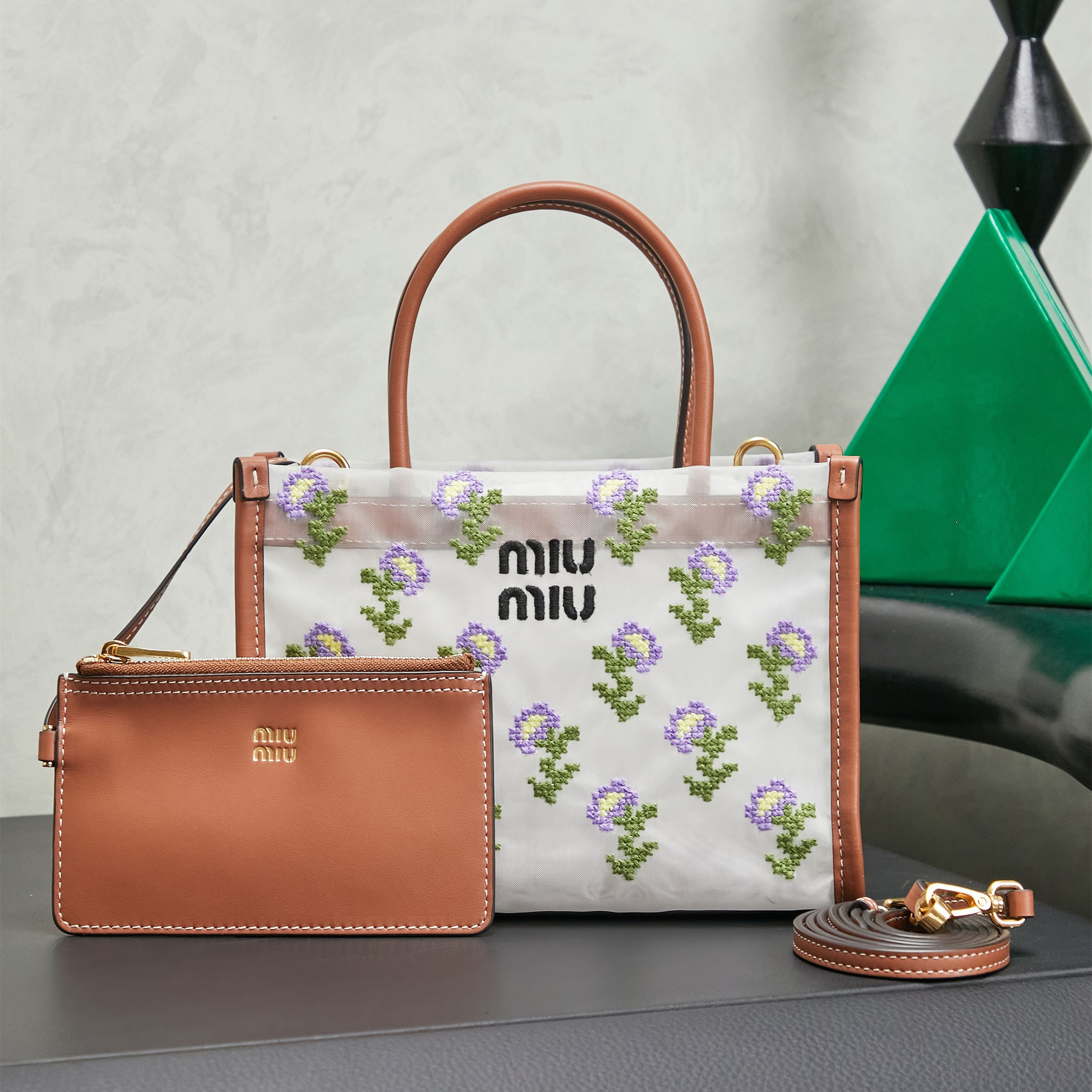 高仿miumiu*Tote系列5BA310網狀刺繡手提袋干邑色純原版本