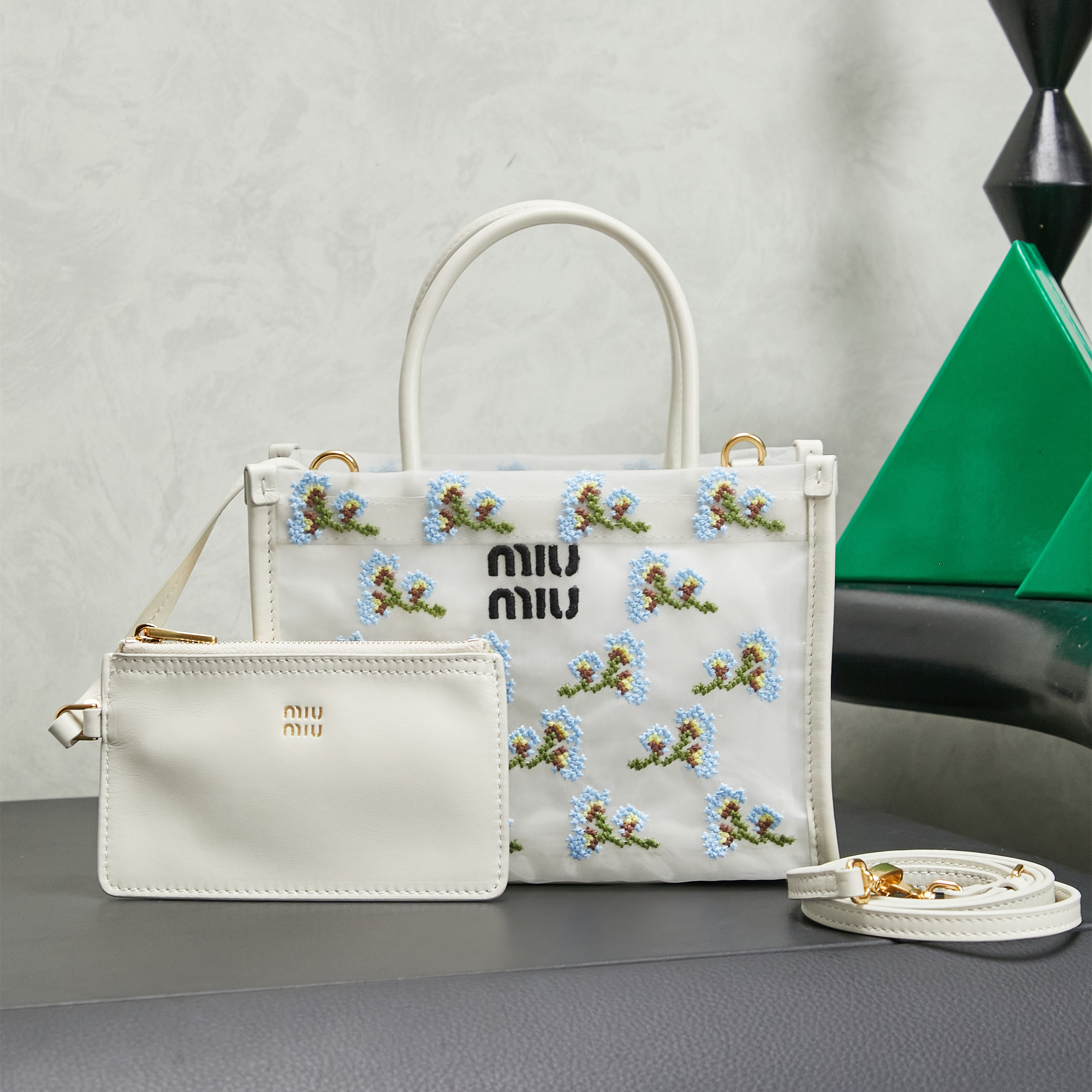 高仿miumiu*Tote系列5BA310網狀刺繡手提袋白色純原版本