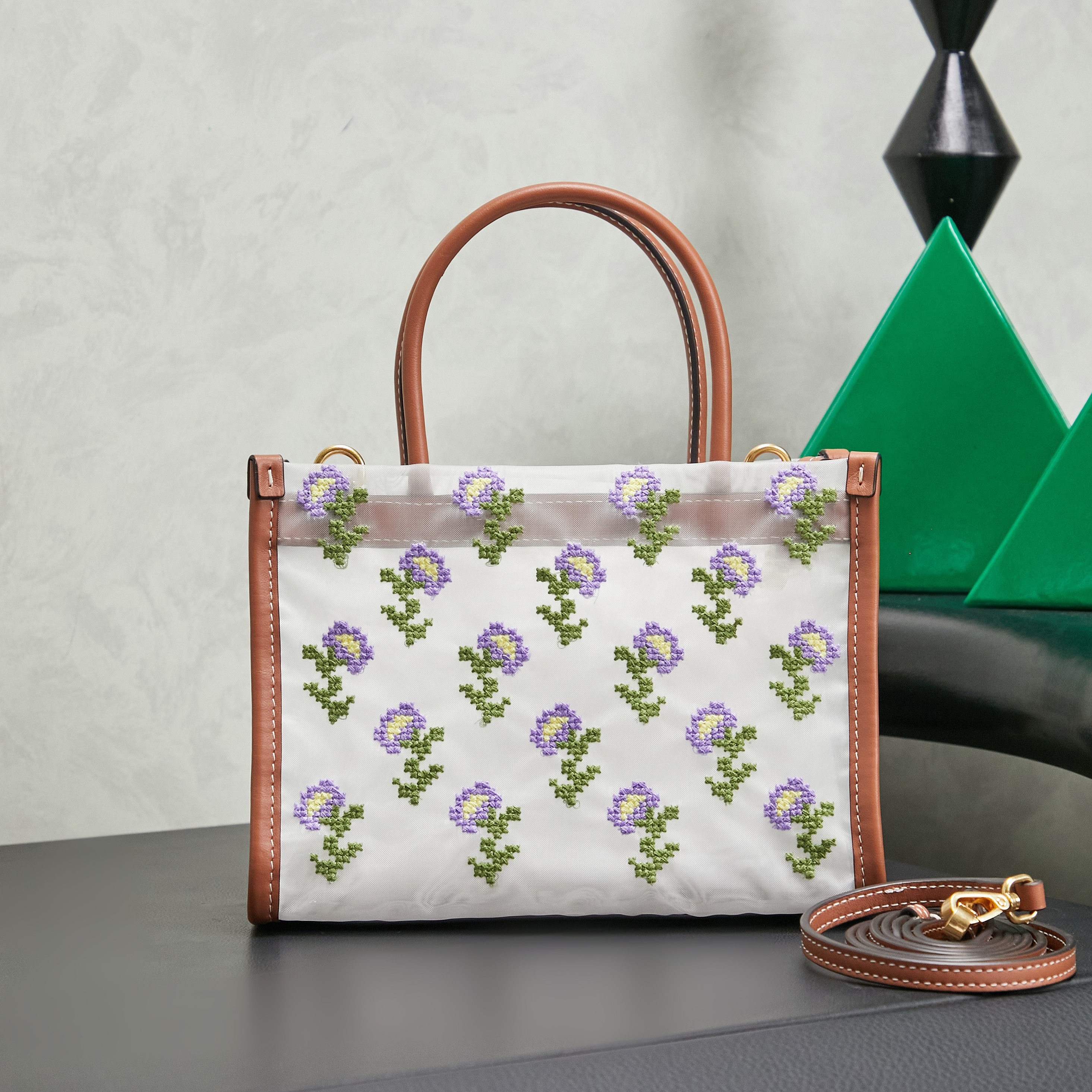 高仿miumiu*Tote系列5BA310網狀刺繡手提袋干邑色純原版本
