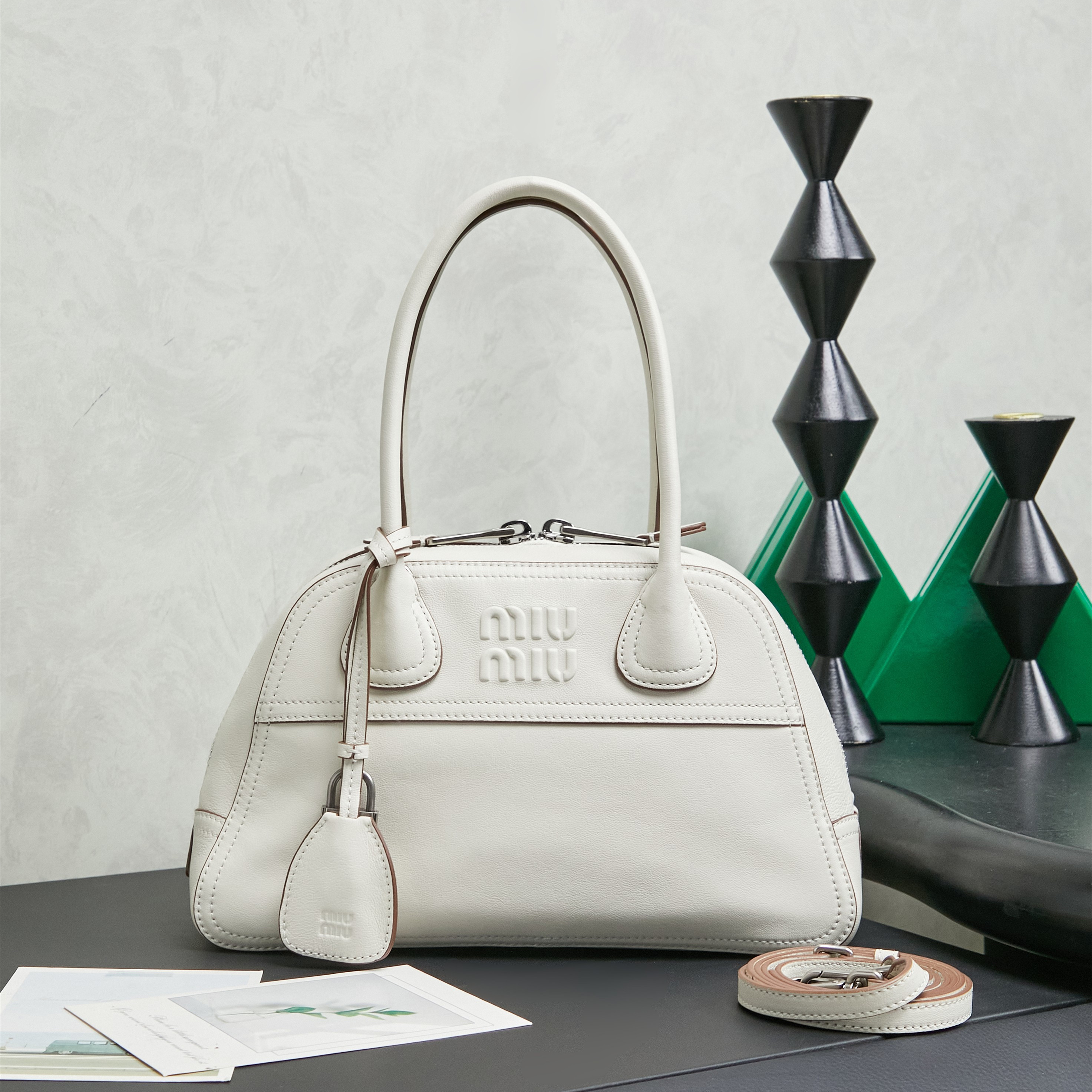 高仿miumiu*Vivant系列5BB200羊皮手提包粉筆白mini純原版本