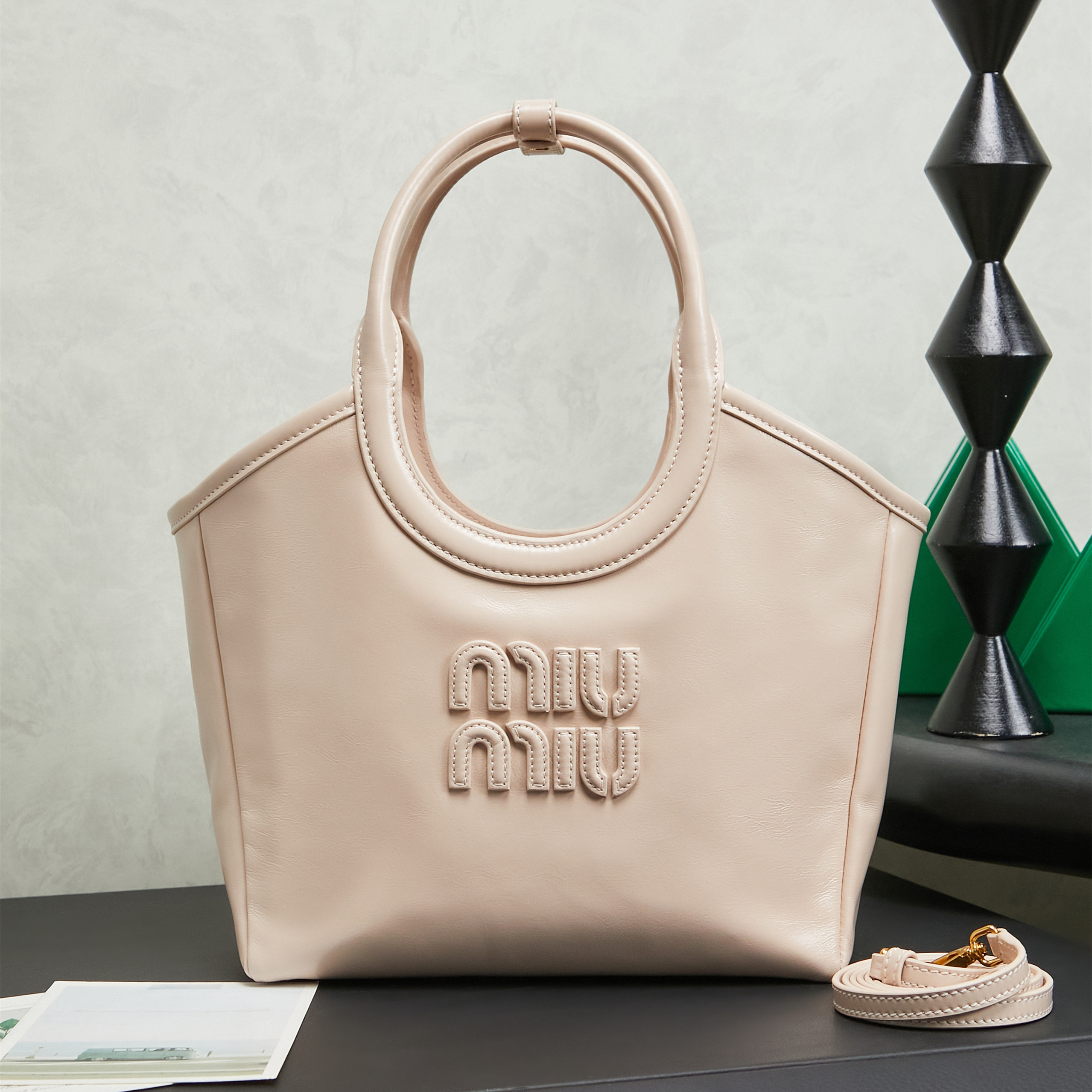 高仿miumiu*Ivy系列5BA284牛皮Tote包洞石色純原版本