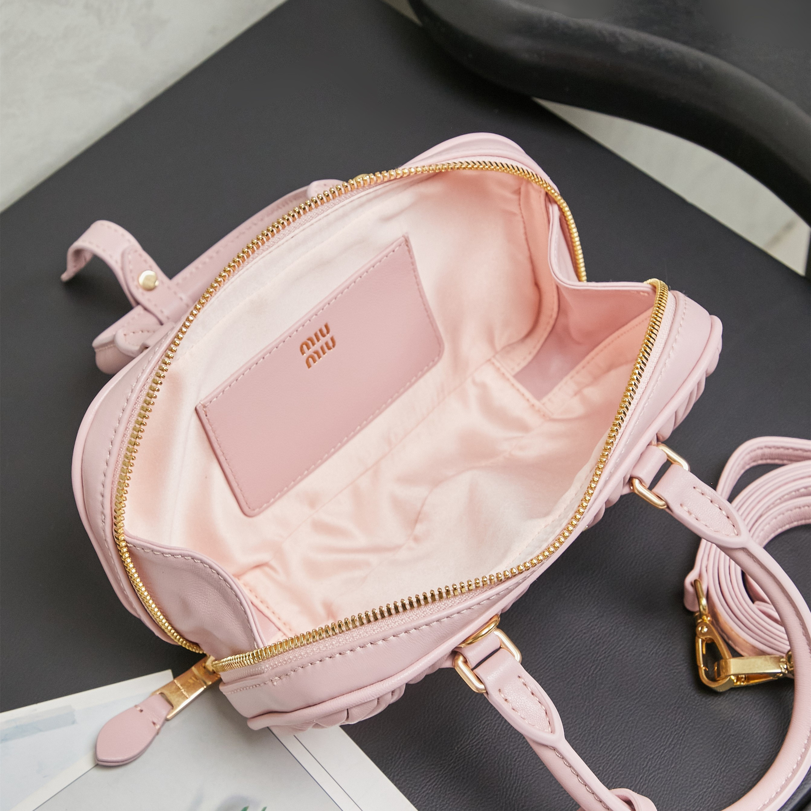 高仿miumiu*Arcadie系列5BP088小牛皮手袋雪粉色Mini純原版本