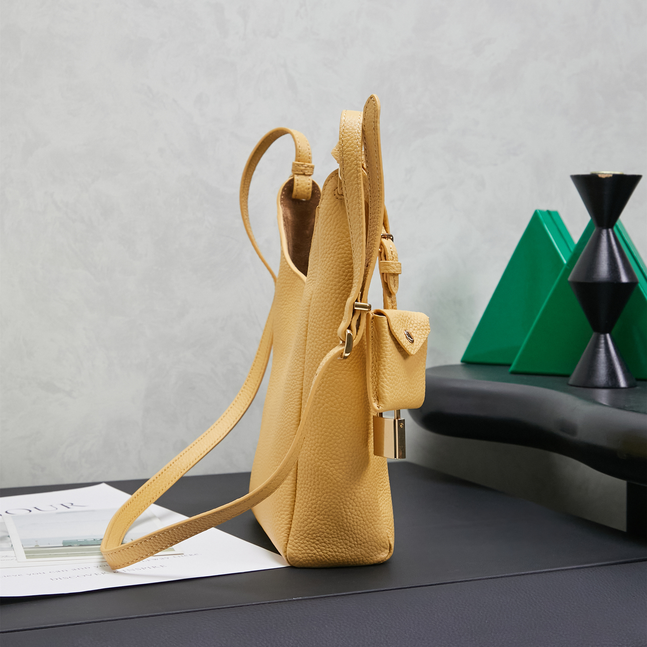 高仿miumiu*Tote系列5BE099牛皮斜跨包黃色mini純原版本
