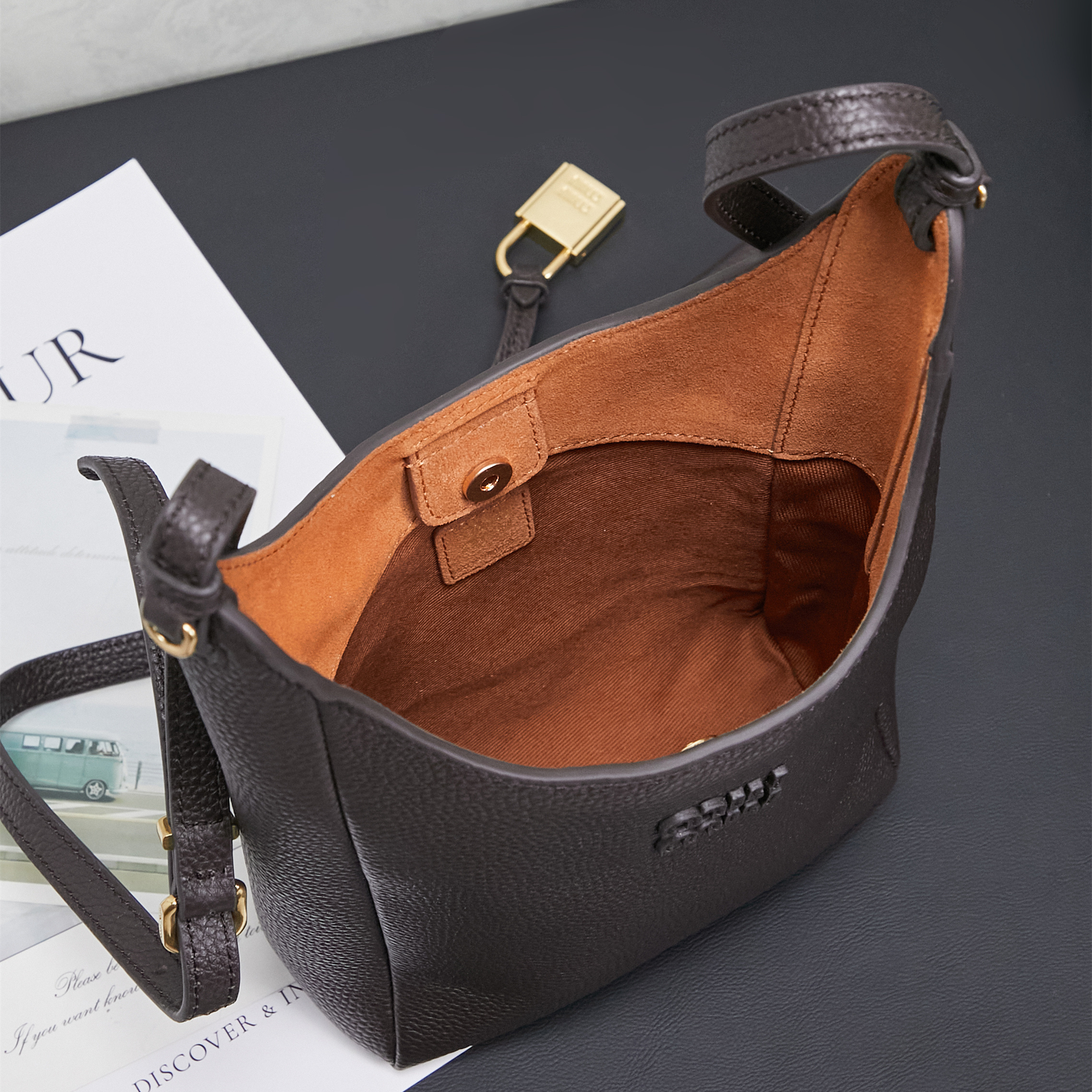 高仿miumiu*Tote系列5BE099牛皮斜跨包焦深棕色mini純原版本