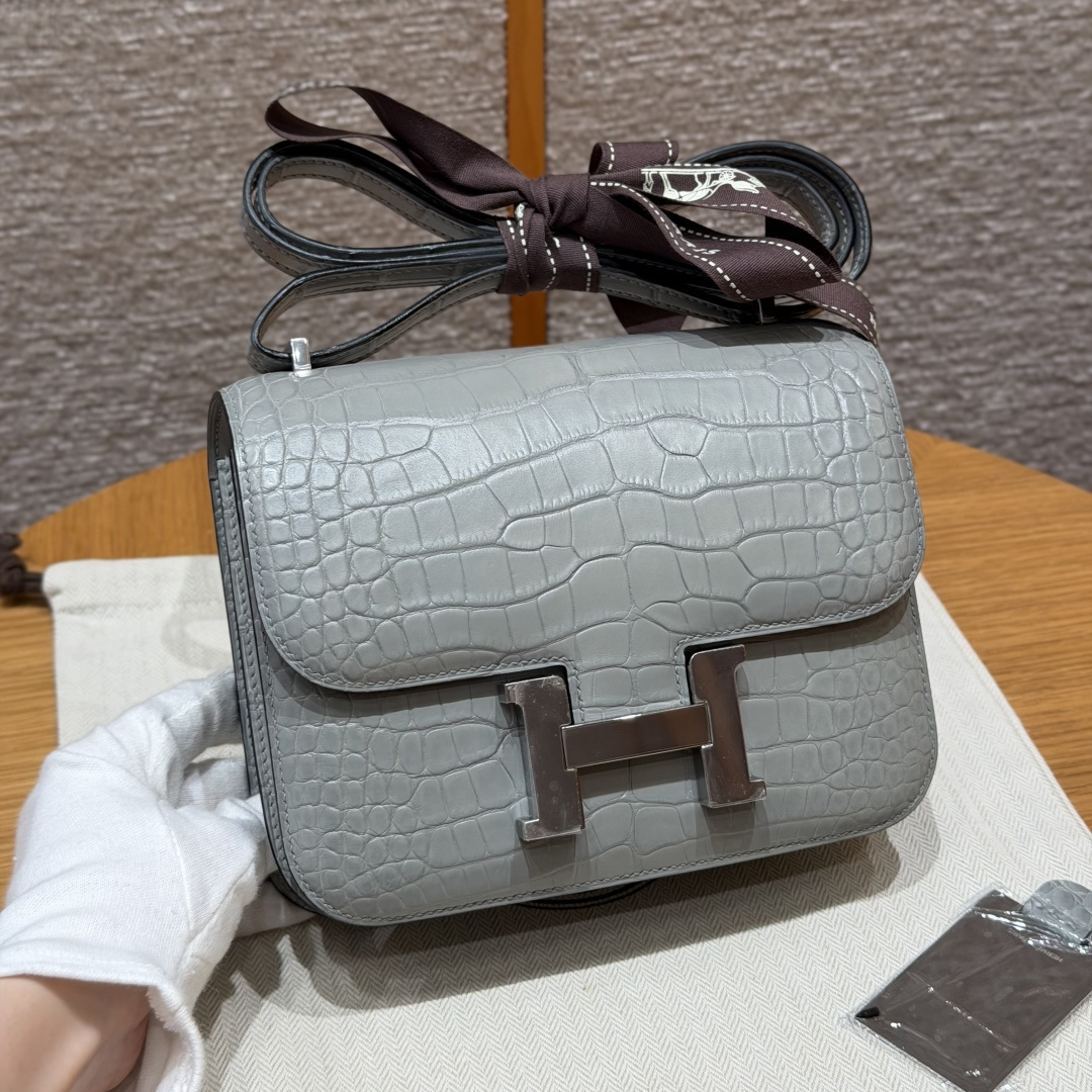 高仿Hermes*Constance19系列H080169CM80珍珠灰鱷魚皮銀扣純手工