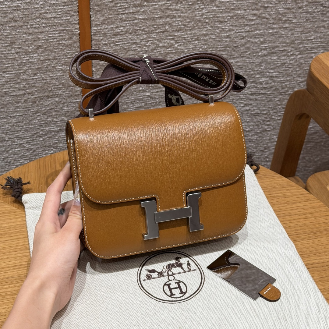 高仿Hermes*Constance19系列H080169CA37金棕色山羊皮銀扣純手工