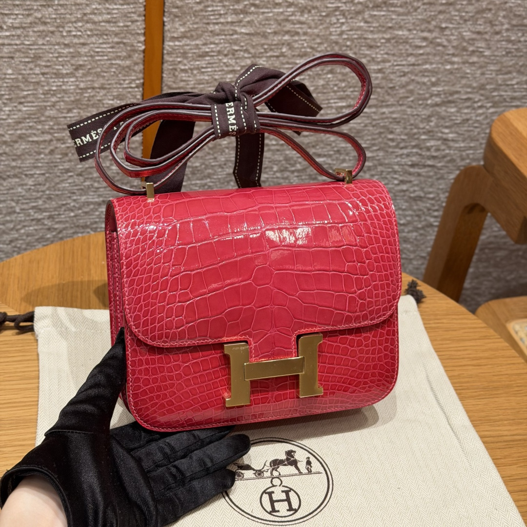高仿Hermes*Constance19系列H080169CAI6極致粉鱷魚皮金扣純手工