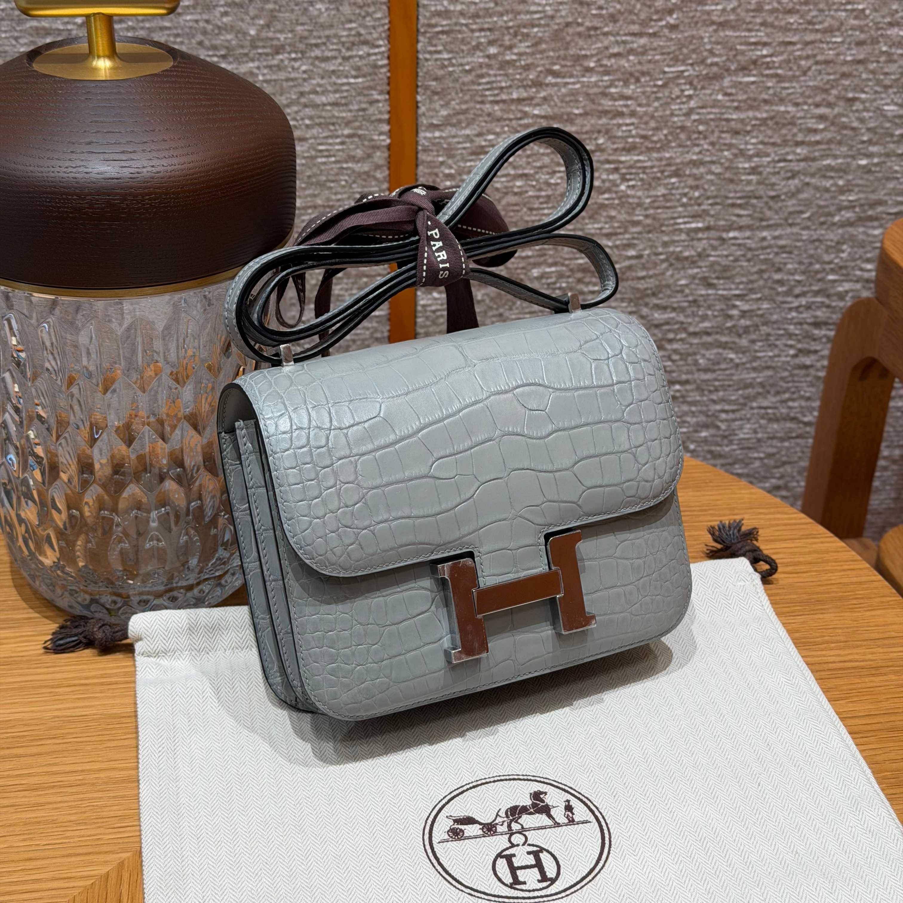 高仿Hermes*Constance19系列H080169CM80珍珠灰鱷魚皮銀扣純手工