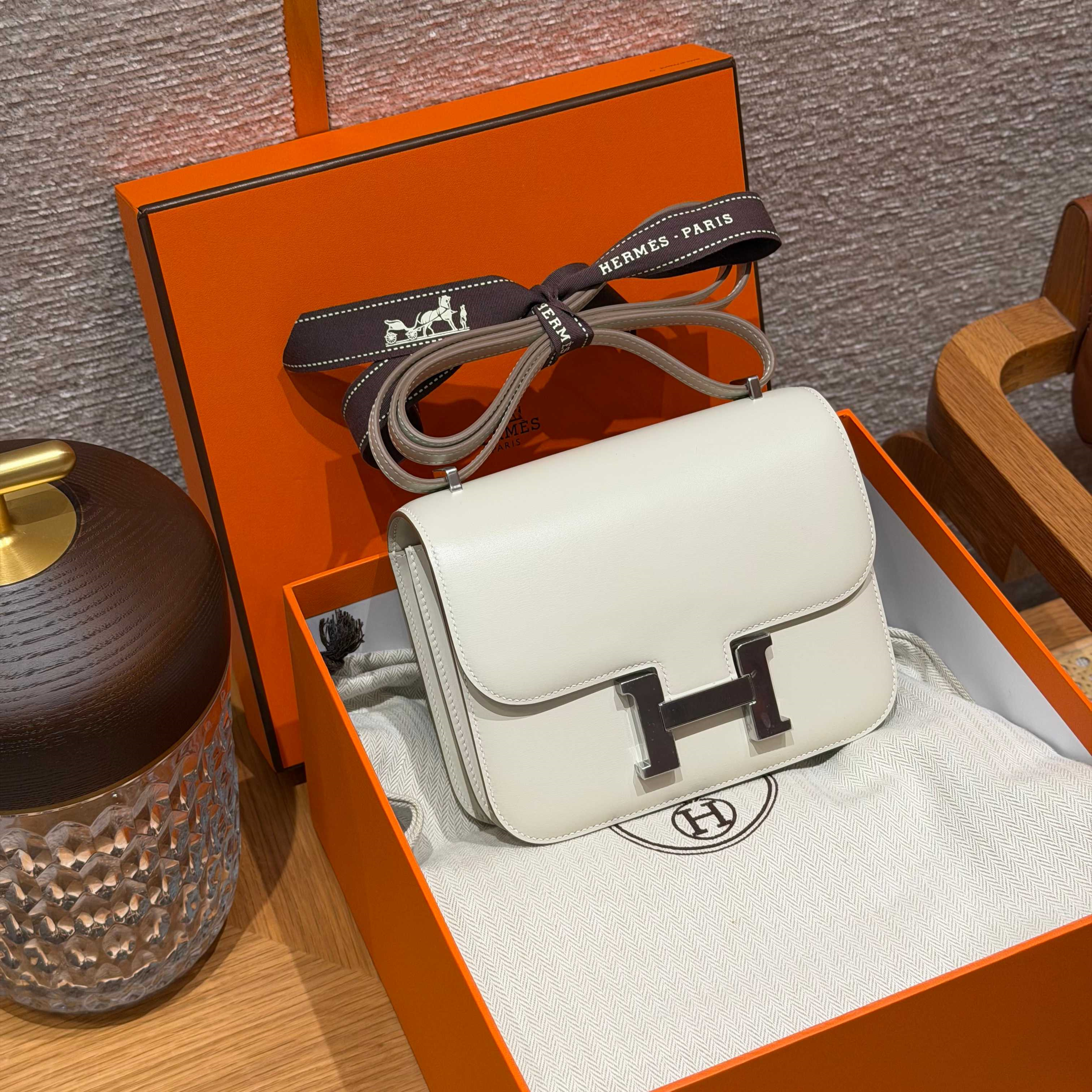 高仿Hermes*Constance19系列H080169BX10奶昔白牛皮金扣純手工