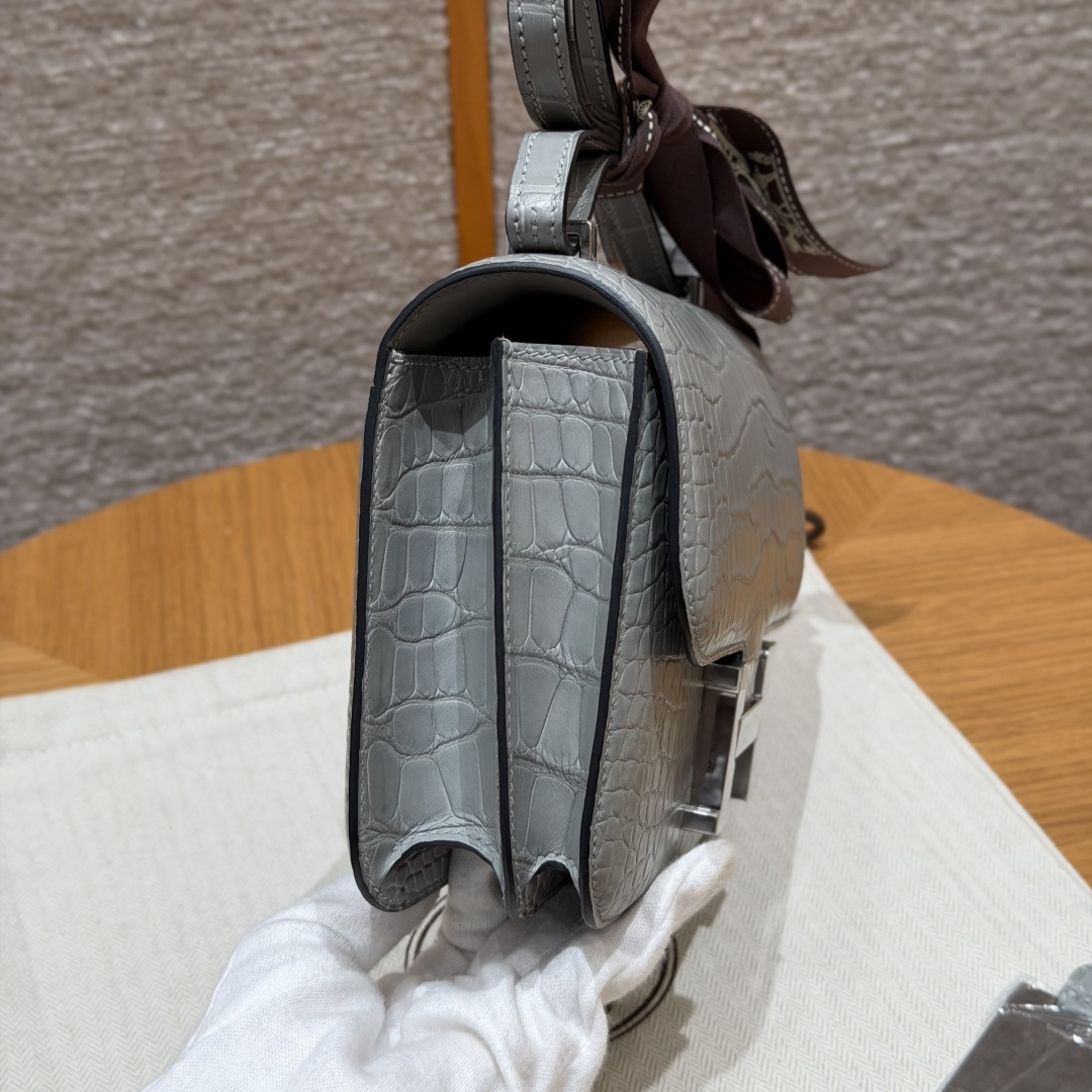 高仿Hermes*Constance19系列H080169CM80珍珠灰鱷魚皮銀扣純手工