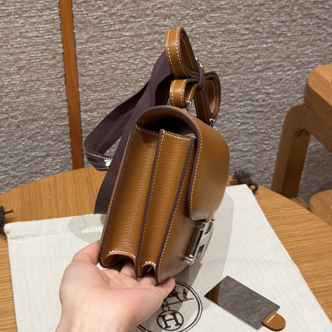 高仿Hermes*Constance19系列H080169CA37金棕色山羊皮銀扣純手工