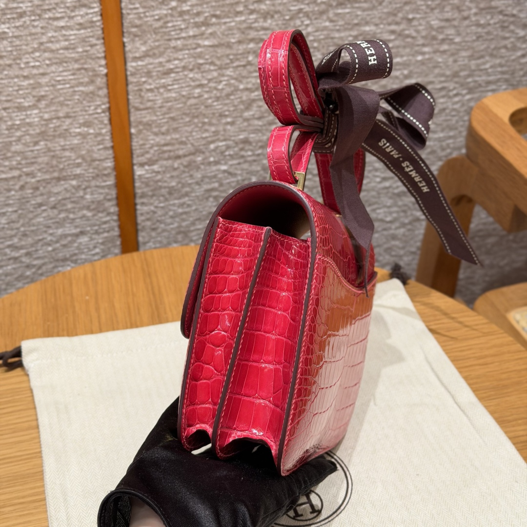 高仿Hermes*Constance19系列H080169CAI6極致粉鱷魚皮金扣純手工