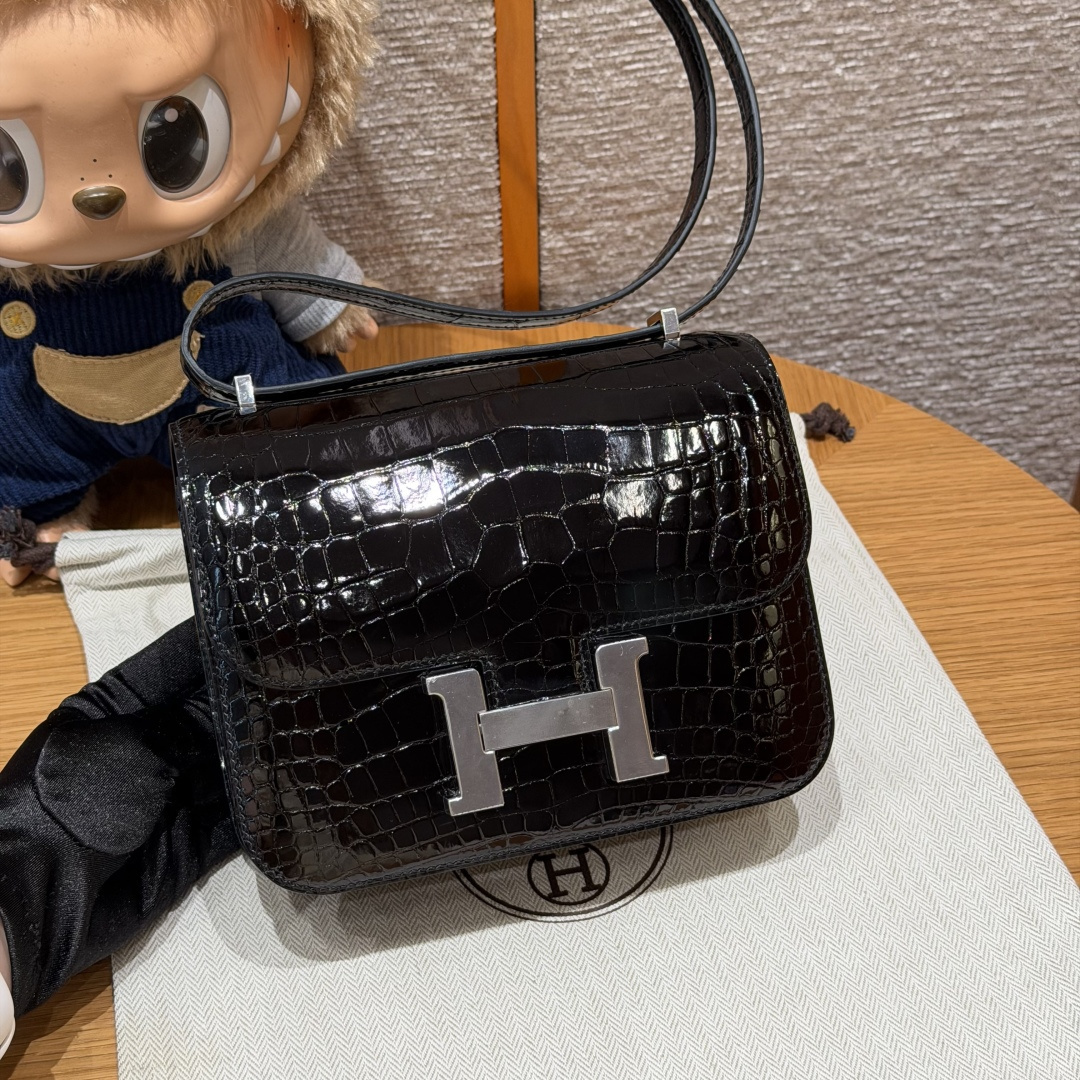 高仿Hermes*Constance19系列H080169CK89黑色鱷魚皮銀扣純手工
