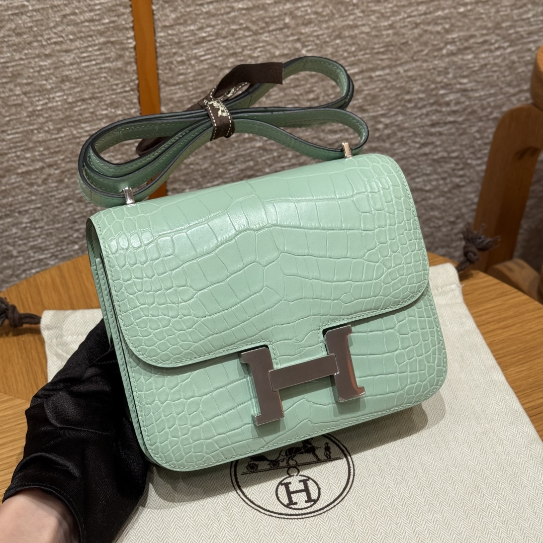 高仿Hermes*Constance19系列H080169CM6W薄荷綠鱷魚皮銀扣純手工