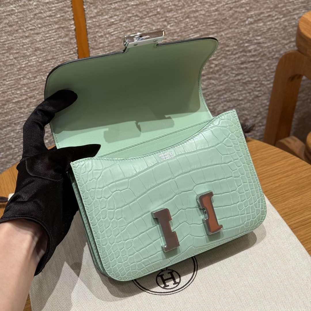 高仿Hermes*Constance19系列H080169CM6W薄荷綠鱷魚皮銀扣純手工