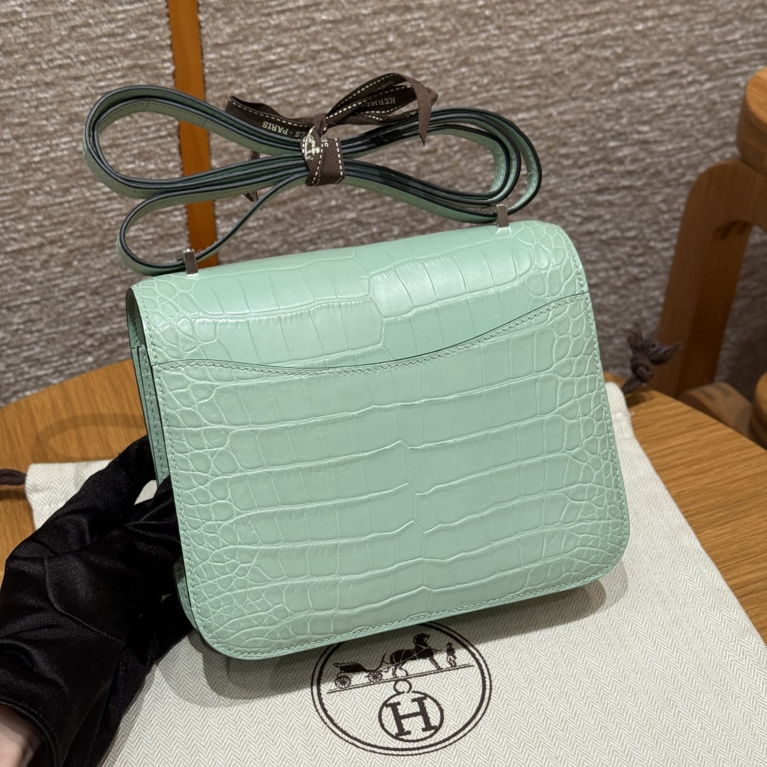 高仿Hermes*Constance19系列H080169CM6W薄荷綠鱷魚皮銀扣純手工