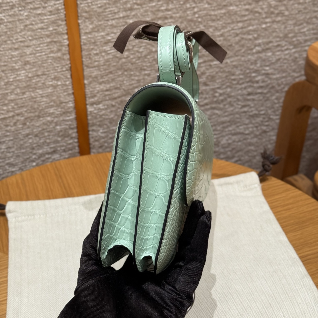 高仿Hermes*Constance19系列H080169CM6W薄荷綠鱷魚皮銀扣純手工