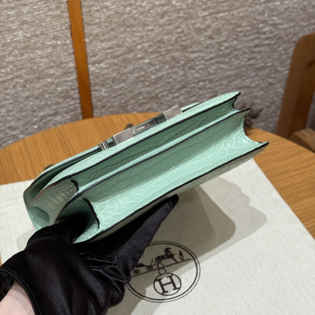高仿Hermes*Constance19系列H080169CM6W薄荷綠鱷魚皮銀扣純手工
