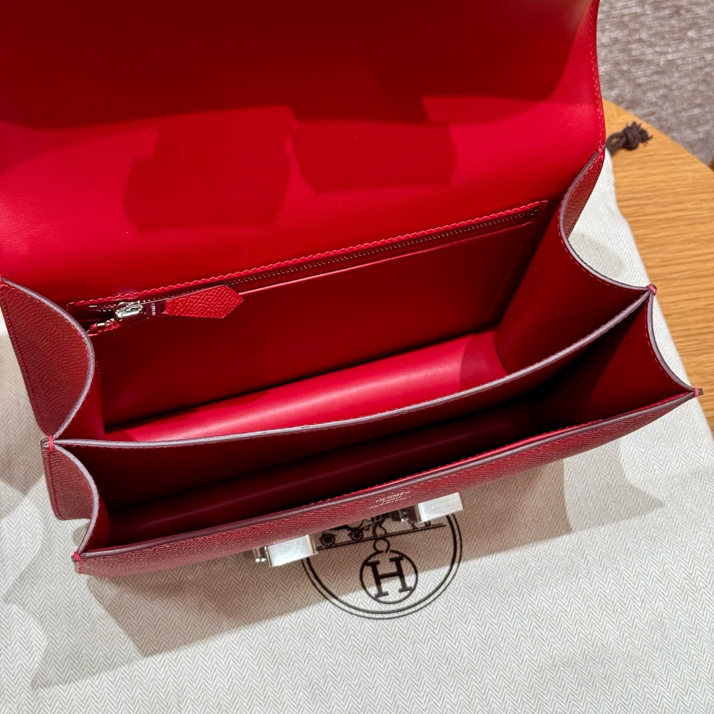 高仿Hermes*Constance24系列H080170EPQ5國旗紅牛皮銀扣純手工
