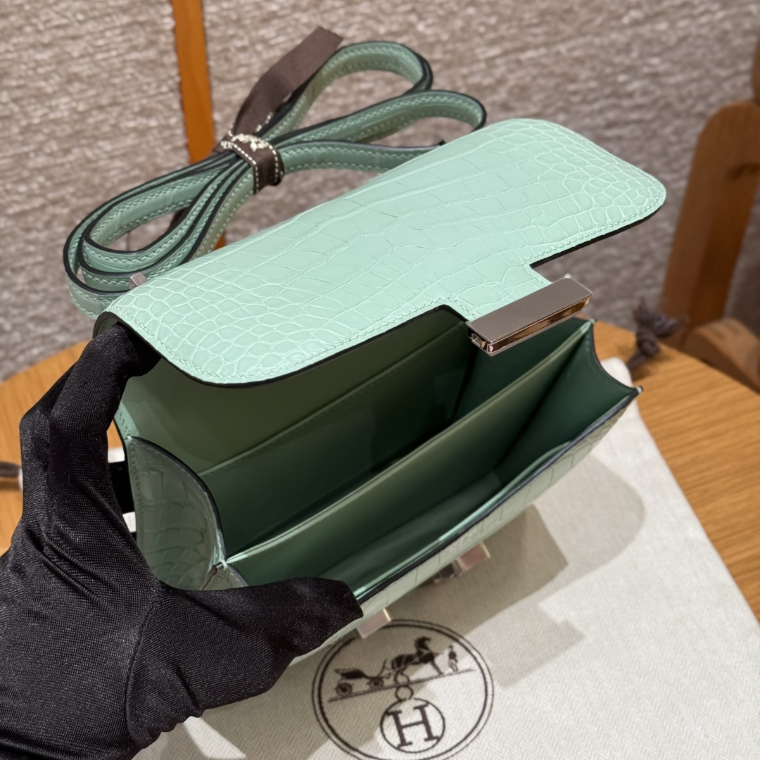 高仿Hermes*Constance19系列H080169CM6W薄荷綠鱷魚皮銀扣純手工