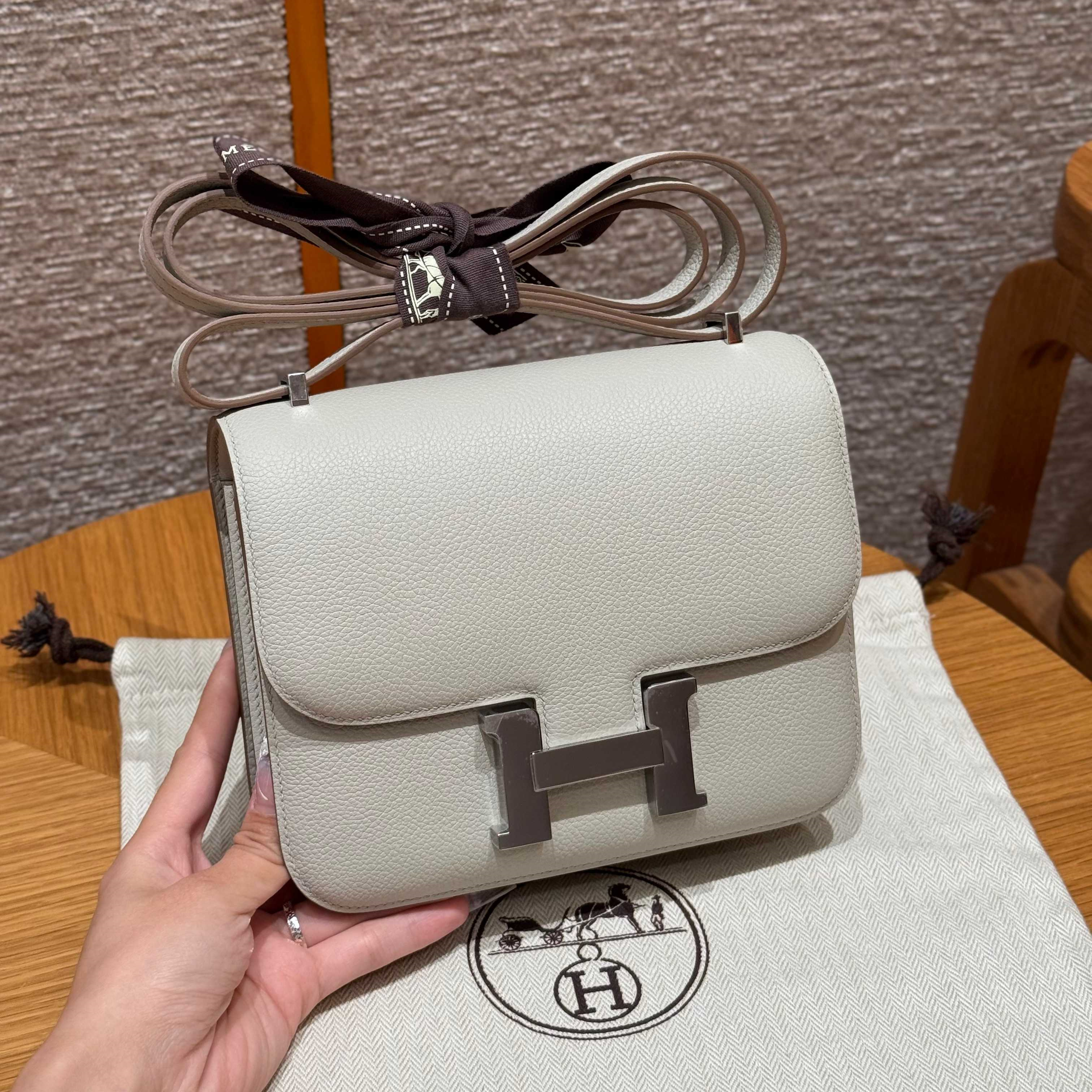 高仿Hermes*Constance19系列H080169EP80珍珠灰牛皮銀扣純手工