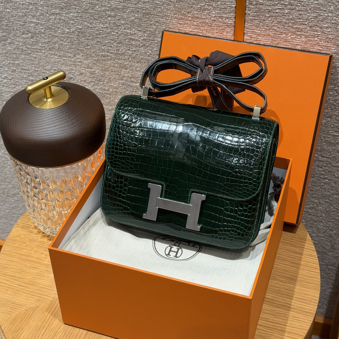 高仿Hermes*Constance24系列H080170CK67祖母綠鱷魚皮銀扣純手工
