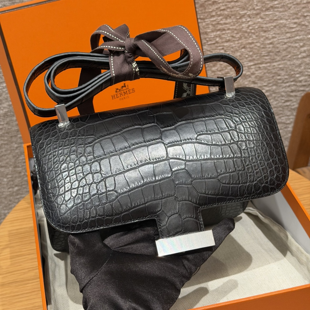 高仿Hermes*Constance24系列H080170CM89黑色鱷魚皮銀扣純手工