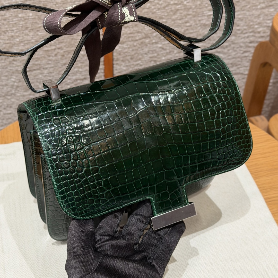 高仿Hermes*Constance24系列H080170CK67祖母綠鱷魚皮銀扣純手工