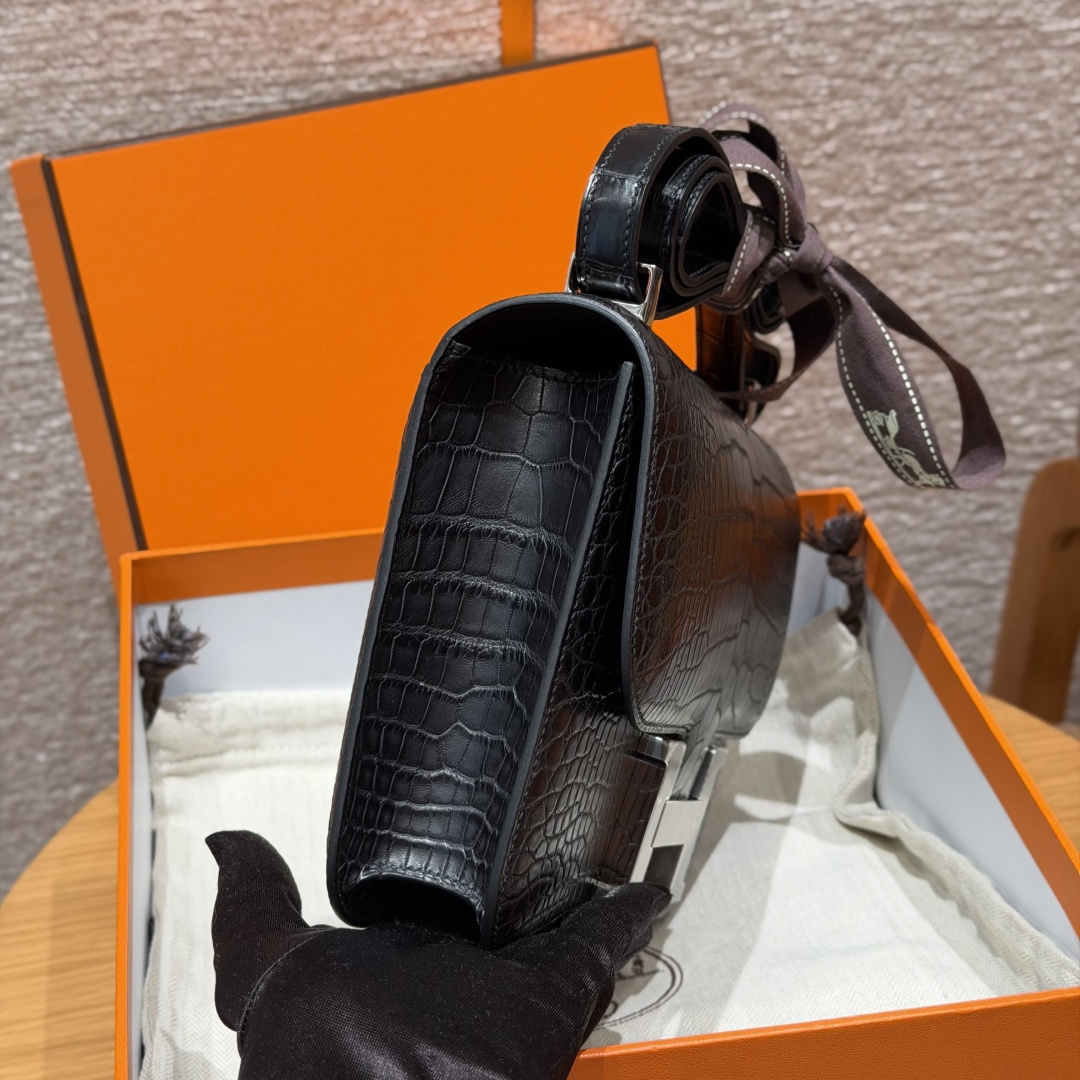 高仿Hermes*Constance24系列H080170CM89黑色鱷魚皮銀扣純手工