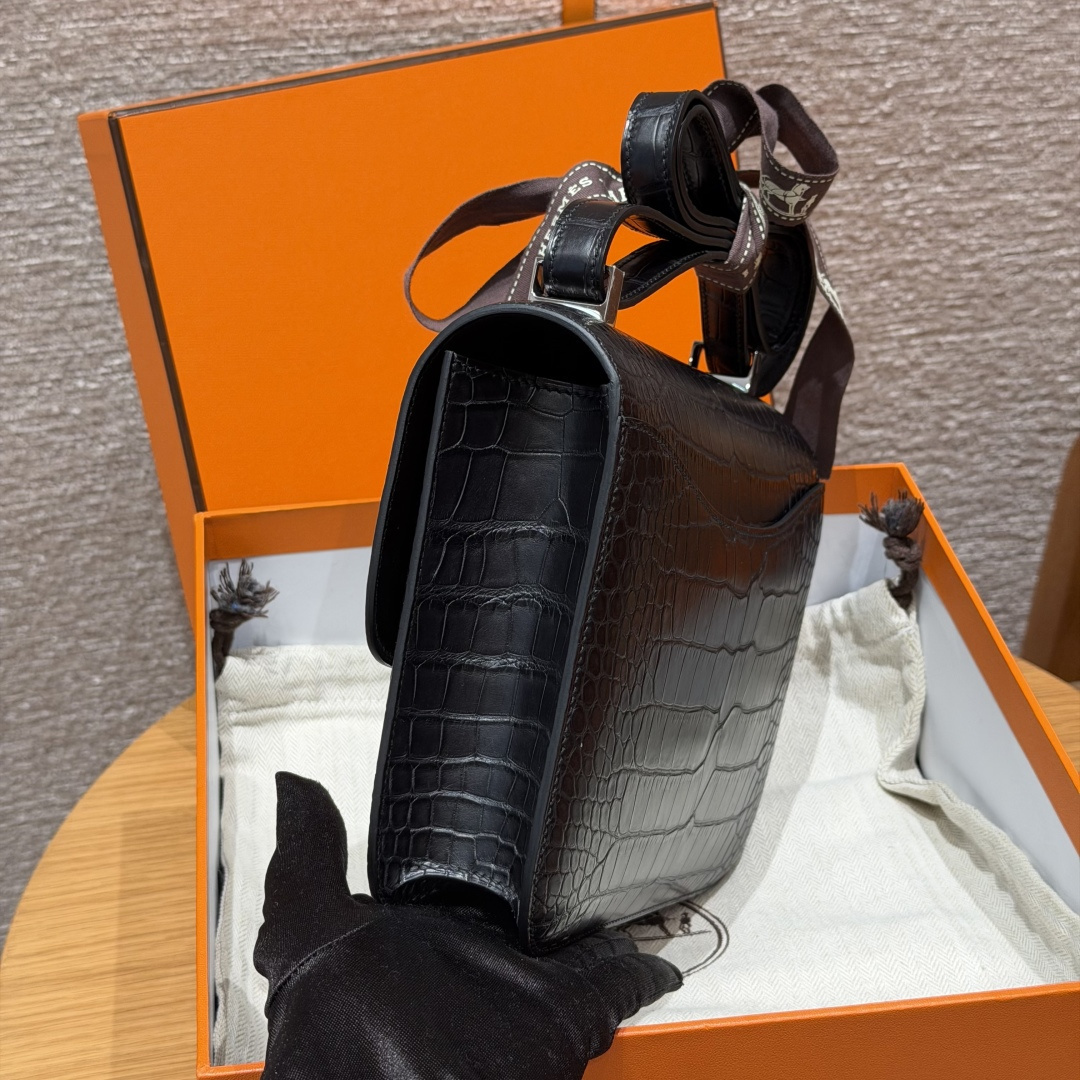 高仿Hermes*Constance24系列H080170CM89黑色鱷魚皮銀扣純手工