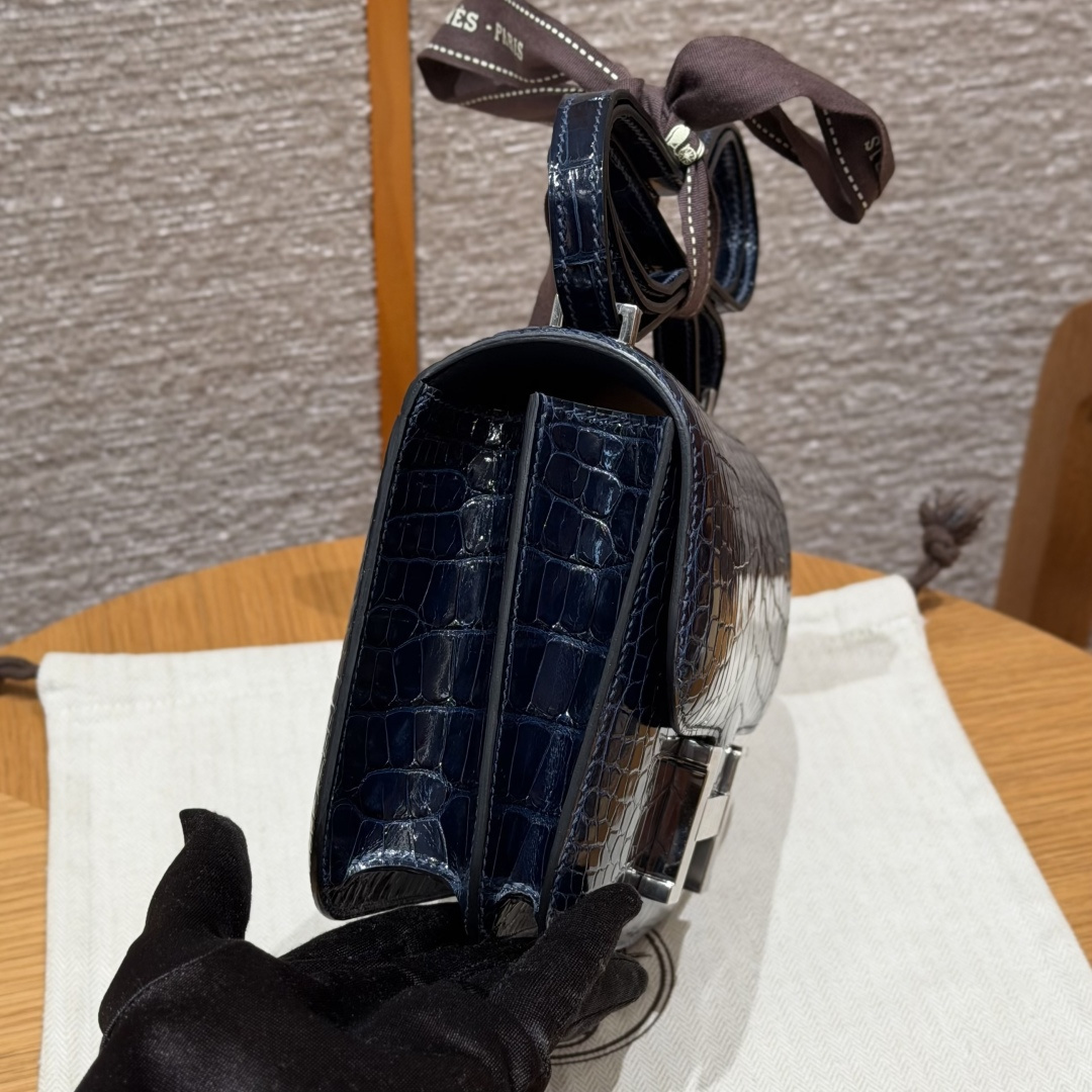 高仿Hermes*Constance19系列H080169CK78深海藍鱷魚皮銀扣純手工