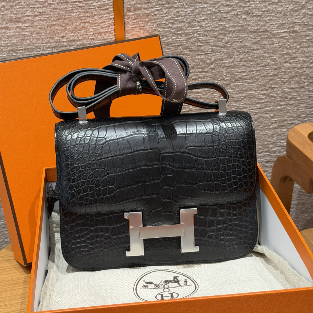 高仿Hermes*Constance24系列H080170CM89黑色鱷魚皮銀扣純手工