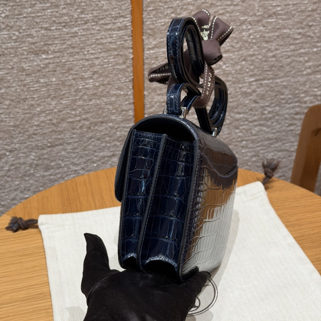 高仿Hermes*Constance19系列H080169CK78深海藍鱷魚皮銀扣純手工