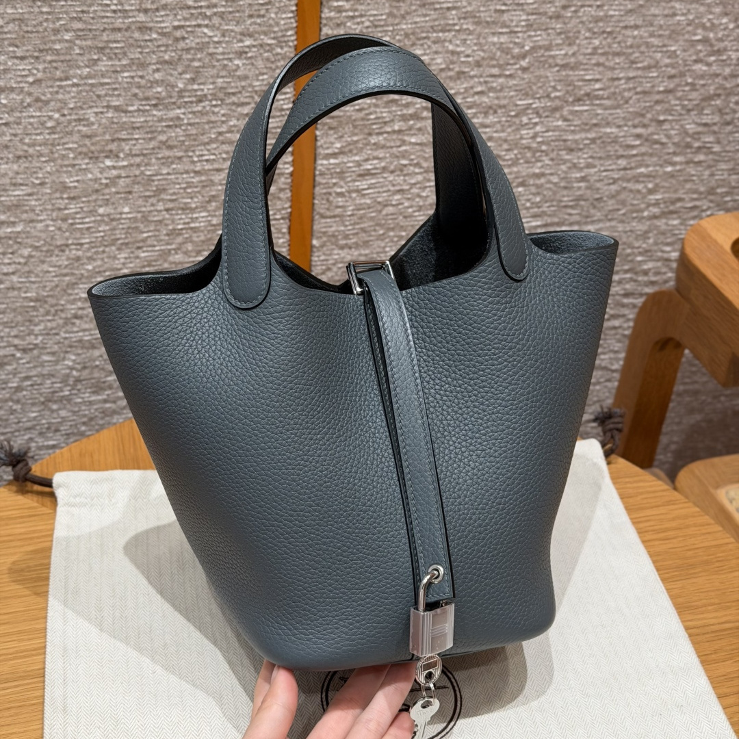 高仿Hermes*Picotin Lock18系列H56289TCY7颶風藍牛皮銀扣純手工