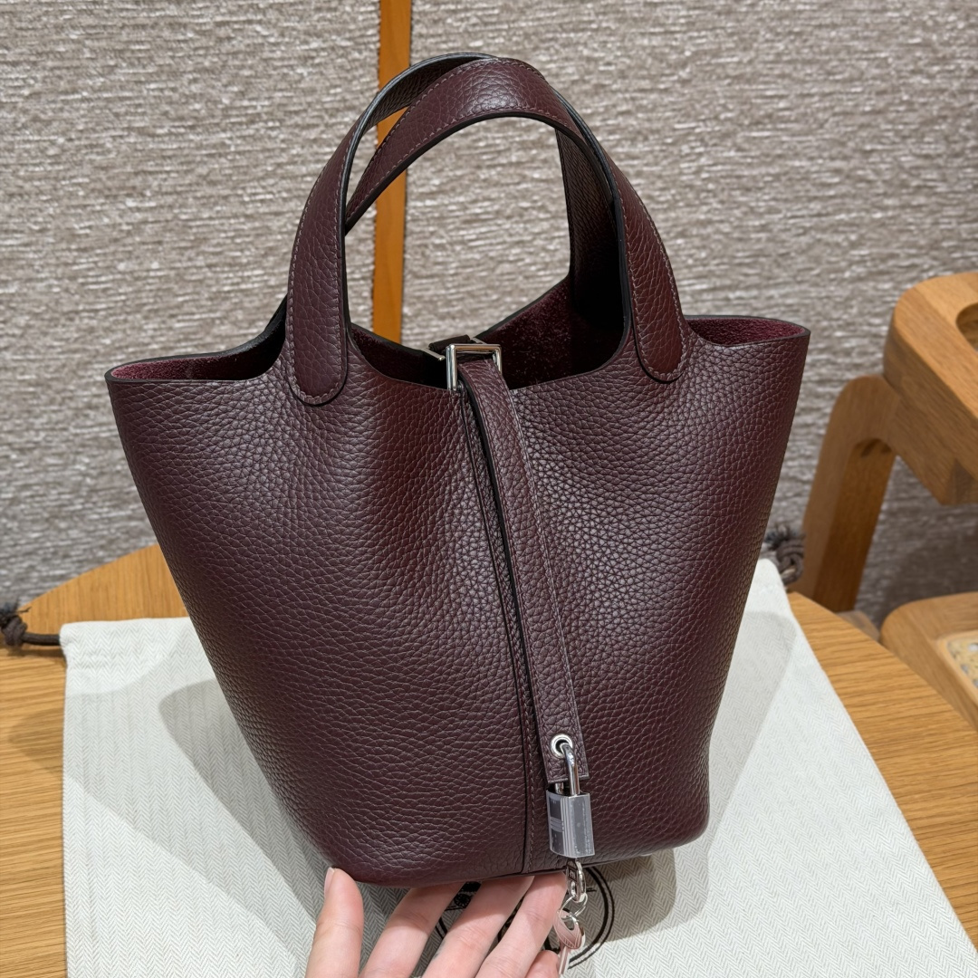 高仿Hermes*Picotin Lock18系列H56289TC0G馬鞍紅牛皮銀扣純手工