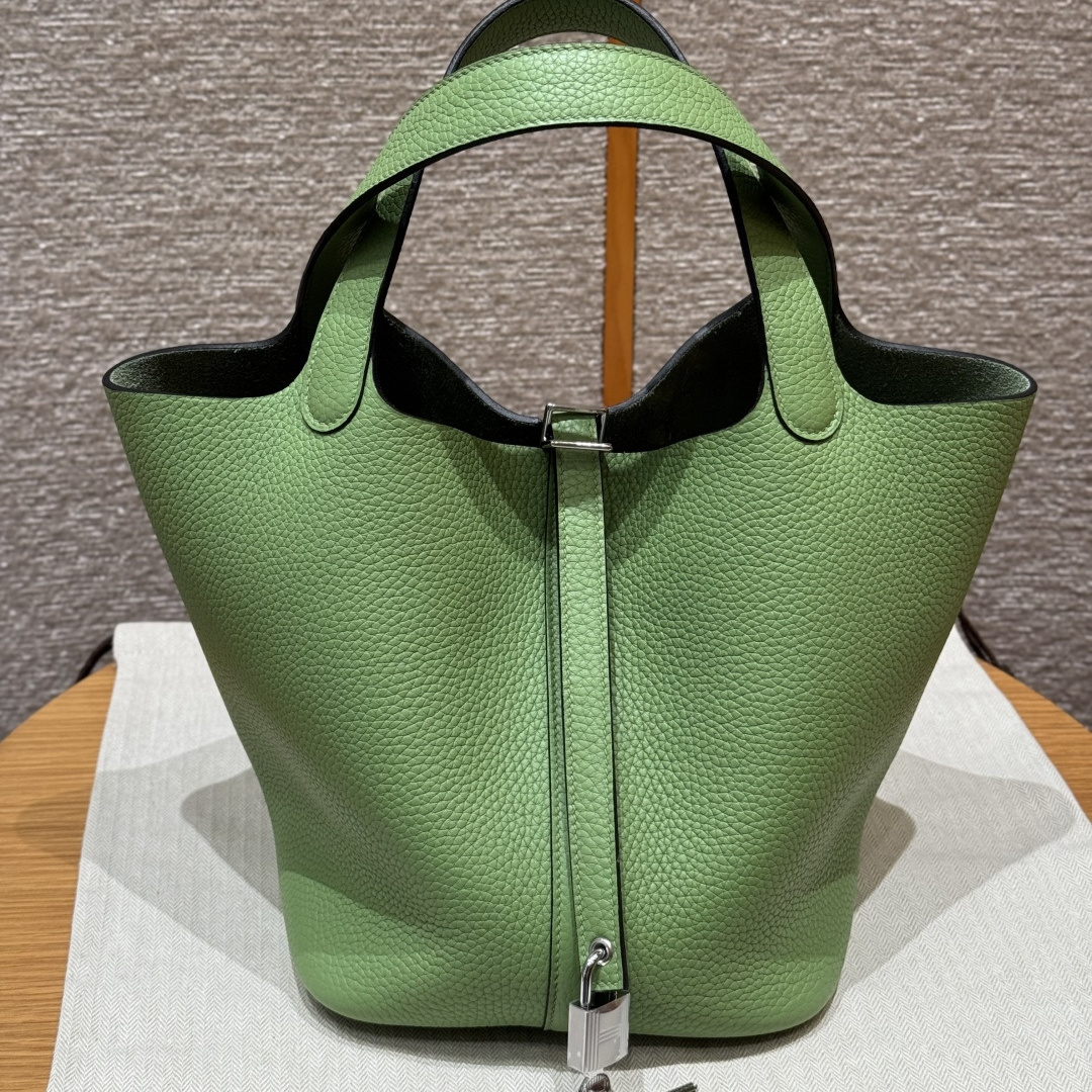 高仿Hermes*Picotin Lock18系列H56289TC3I牛油果綠牛皮銀扣純手工