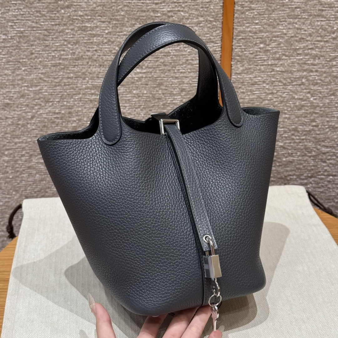高仿Hermes*Picotin Lock18系列H56289TCH0霧霾灰牛皮銀扣純手工