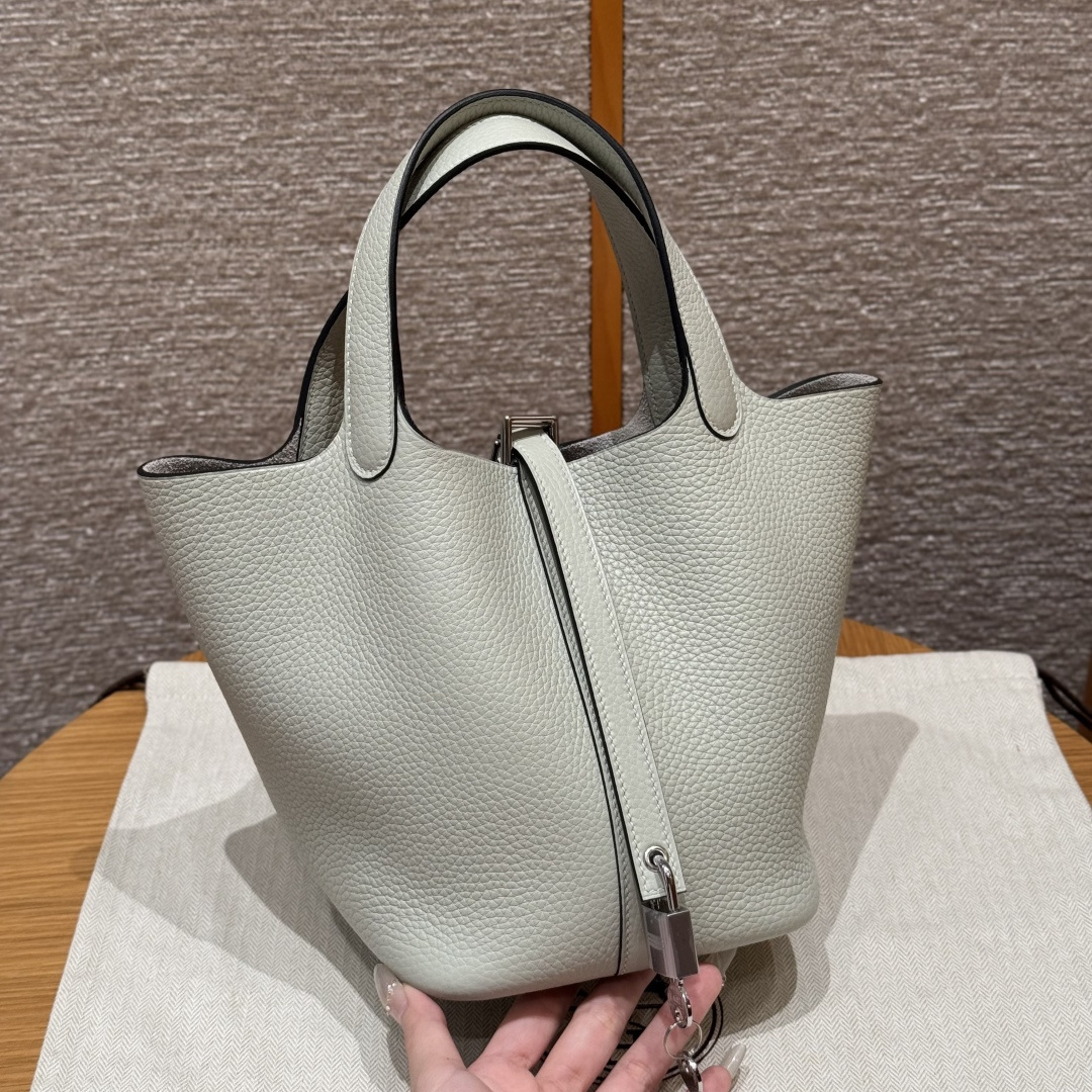 高仿Hermes*Picotin Lock18系列H56289TC0W冰晶灰牛皮銀扣純手工