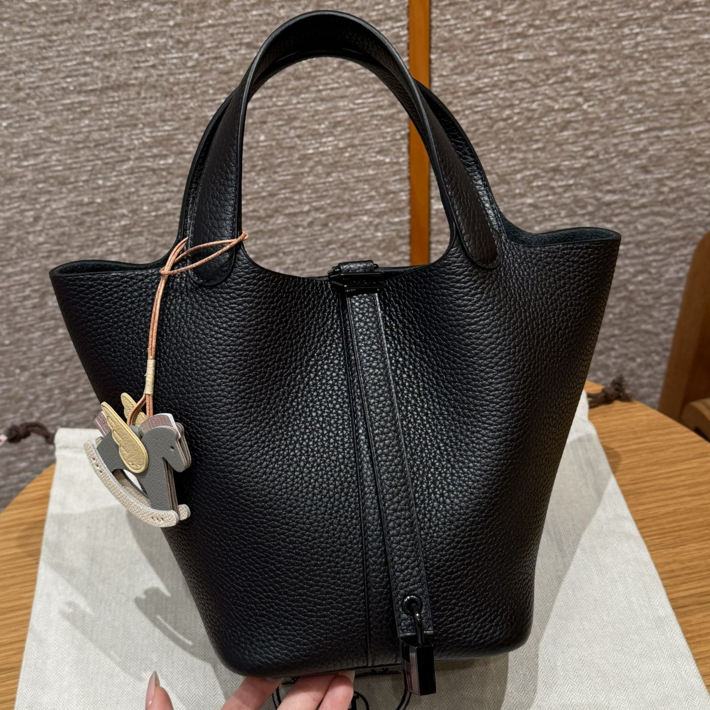 高仿Hermes*Picotin Lock18系列H56289TC89黑色牛皮黑扣純手工