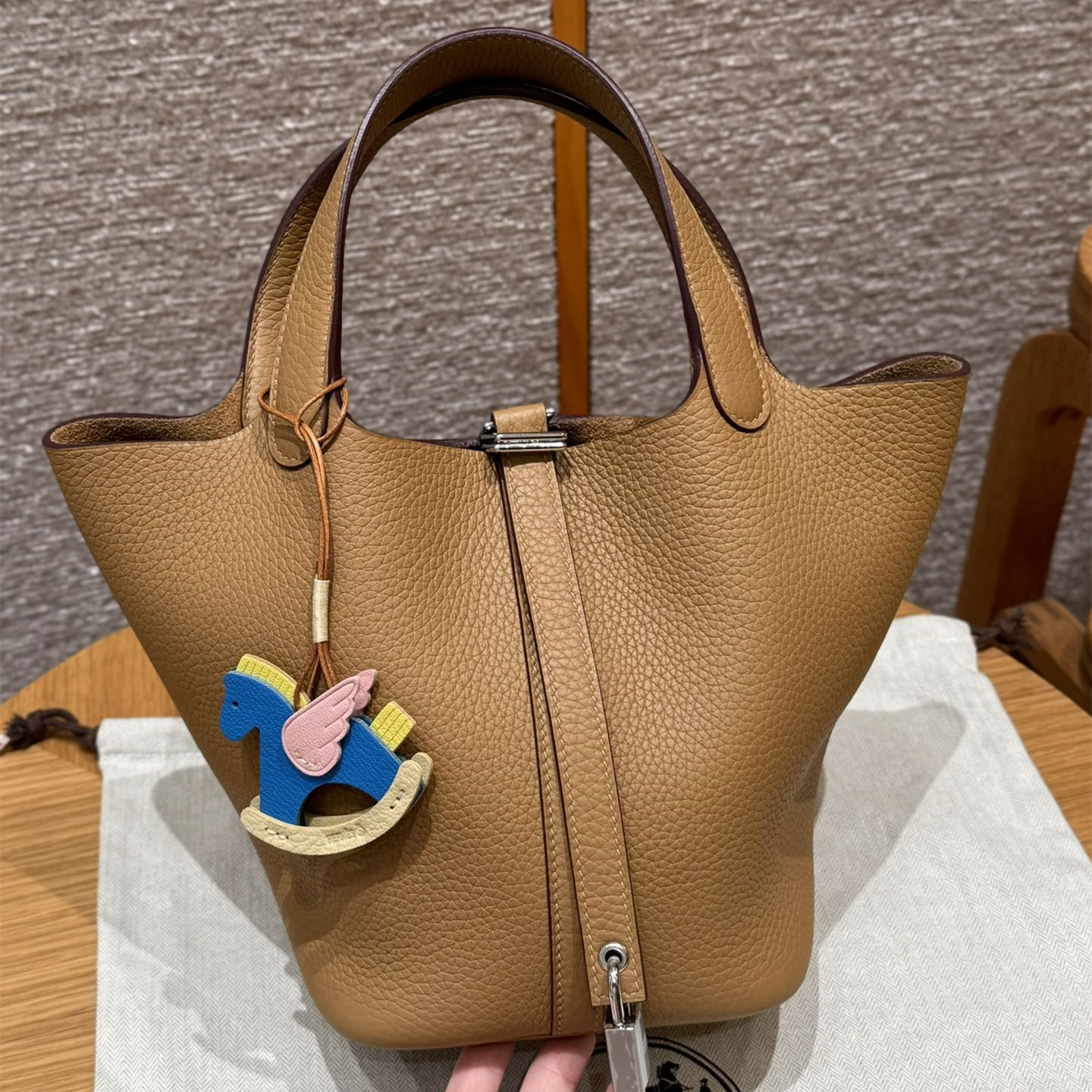 高仿Hermes*Picotin Lock18系列H56289TC4B餅乾色牛皮銀扣純手工