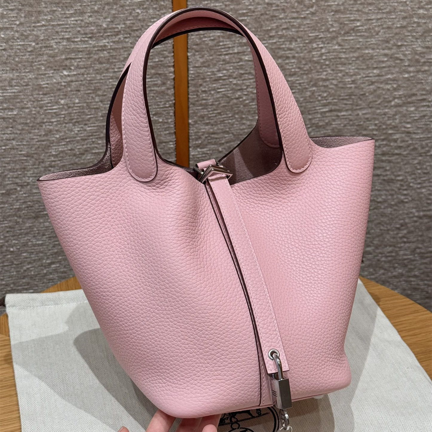 高仿Hermes*Picotin Lock18系列H56289TC3Q櫻花粉牛皮銀扣純手工