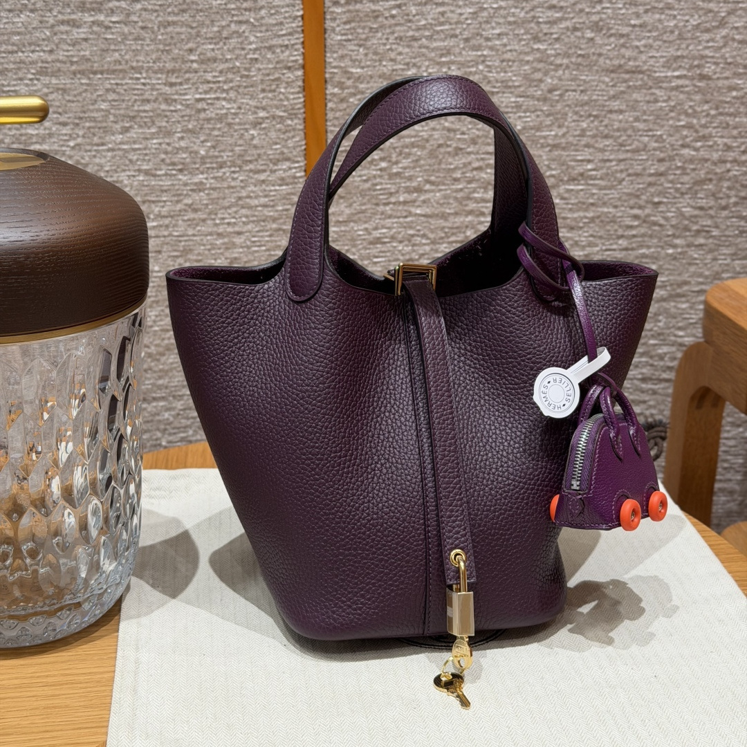 高仿Hermes*Picotin Lock18系列H56289TCN5黑加侖紫牛皮金扣純手工