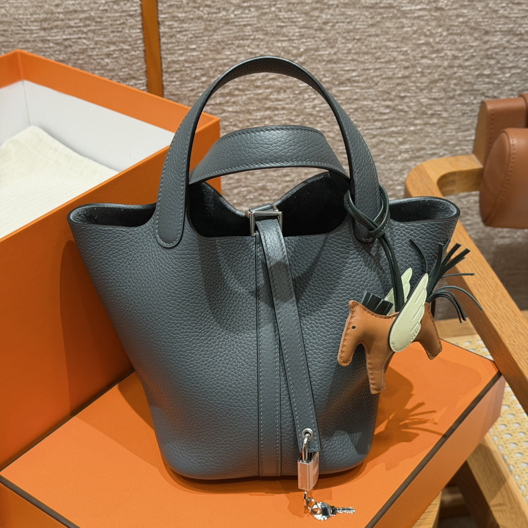 高仿Hermes*Picotin Lock18系列H56289TCY7颶風藍牛皮銀扣純手工
