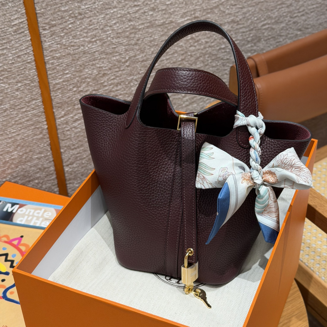 高仿Hermes*Picotin Lock18系列H56289TC0G馬鞍紅牛皮金扣純手工