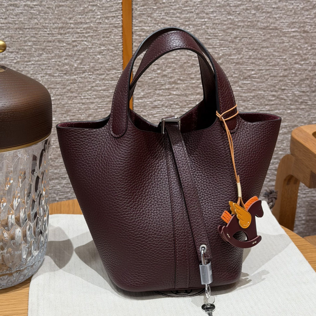 高仿Hermes*Picotin Lock18系列H56289TC0G馬鞍紅牛皮銀扣純手工