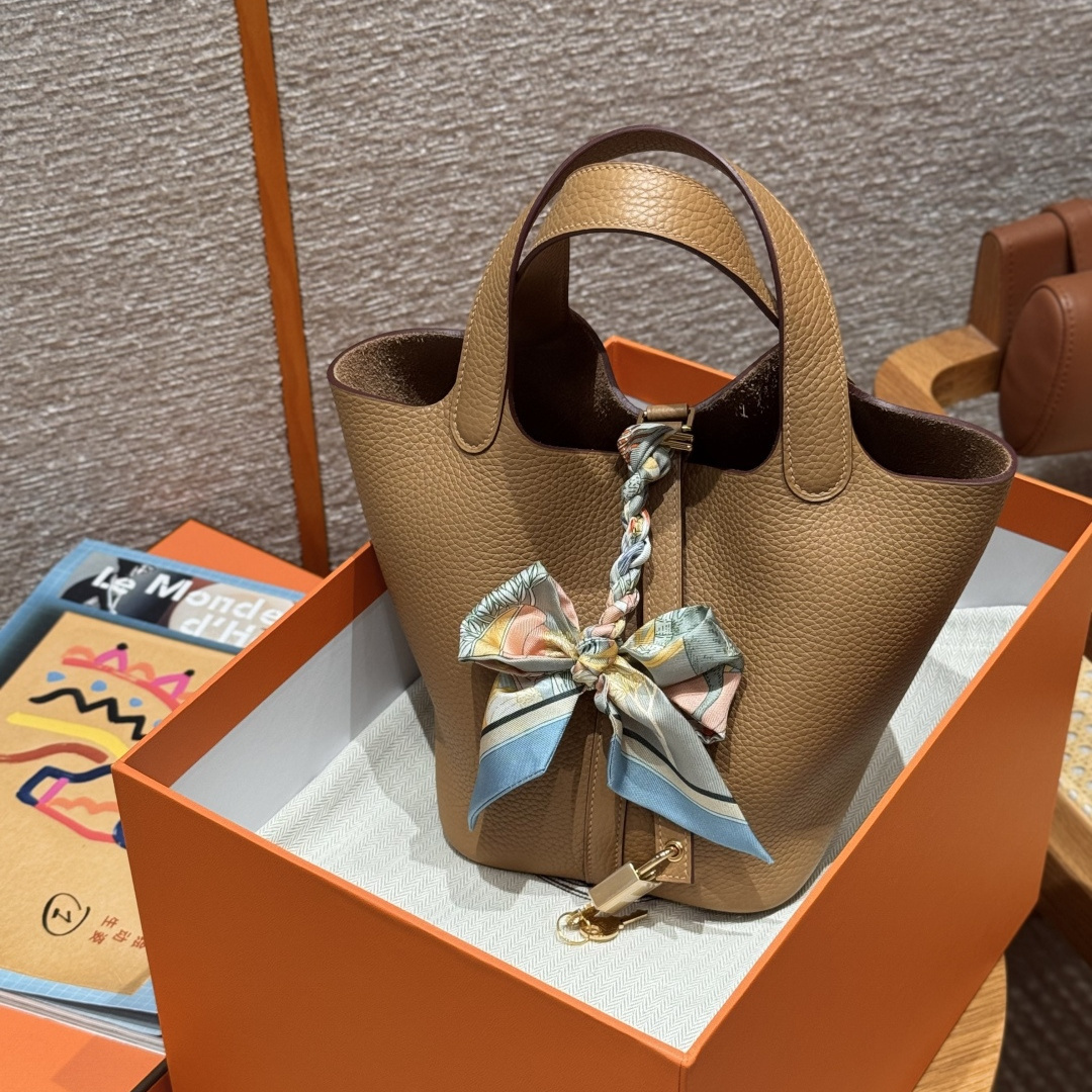 高仿Hermes*Picotin Lock18系列H56289TC4B餅乾色牛皮金扣純手工