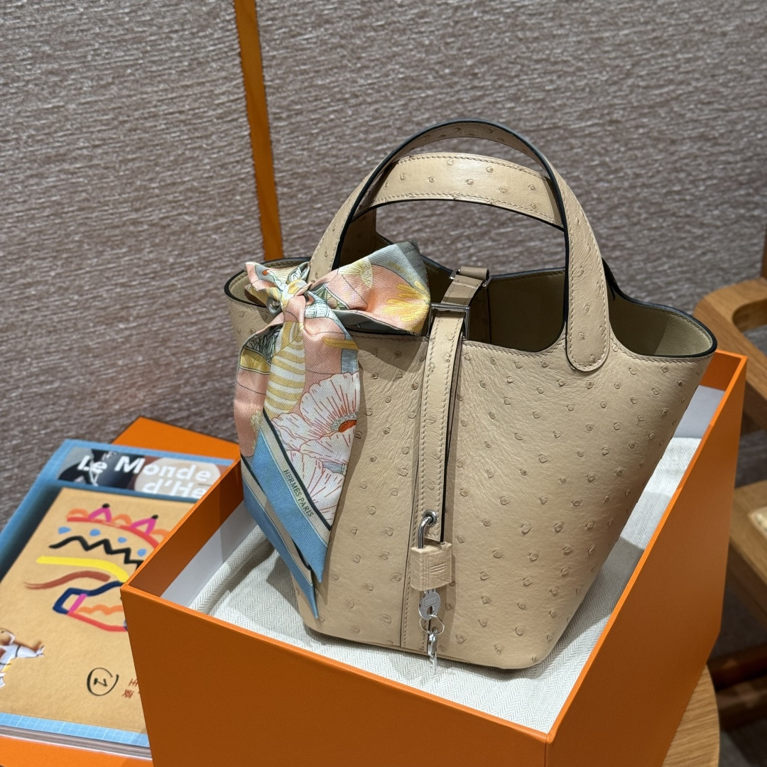 高仿Hermes*Picotin Lock18系列H56289OSS2風衣灰鴕鳥皮銀扣純手工