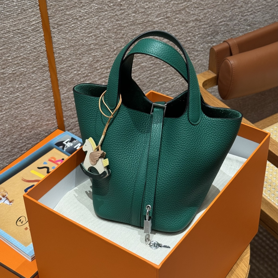 高仿Hermes*Picotin Lock18系列H56289TCU4絲絨綠牛皮銀扣純手工